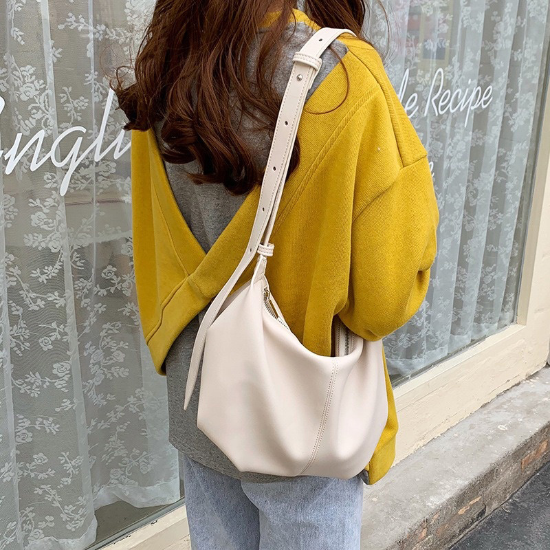 Luxury Bags That Are Affordable - 女性シンプルシャーリング餃子バッグ女性高級デザイナーブラックホワイトショルダーバッグ女性手頃な価格の卸売クロスボディバッグ