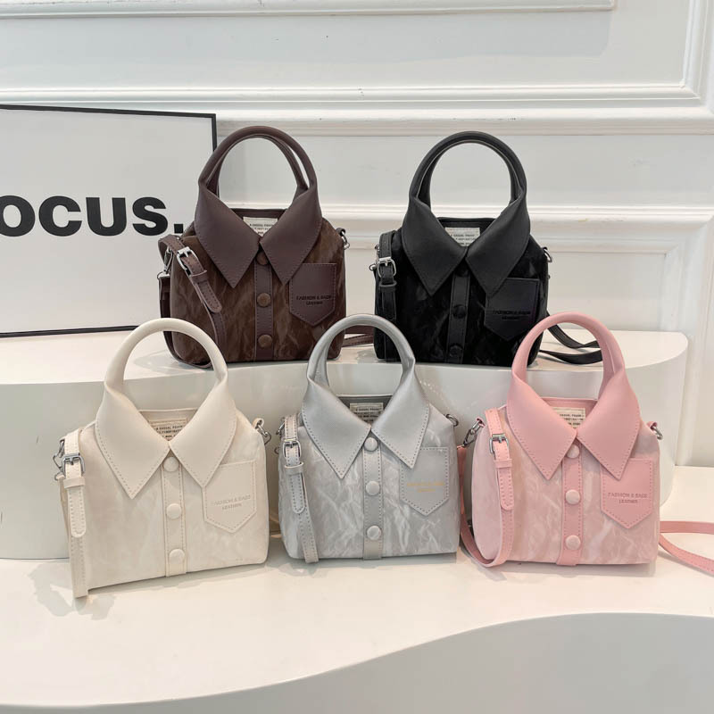 Luxury Bags In China Wholesale - 高品質で人気の卸売新作ニッチデザインのおしゃれな単色ショルダーバッグ、手持ち高級クロスボディバッグ、女性用