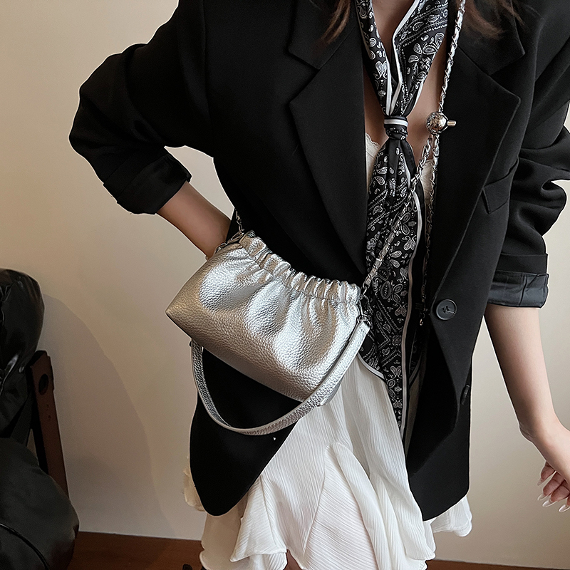 2025年新作 左側 ラグジュアリー スモール PUレザー  - Luxury Bags Trend 2025 のレビューと価格