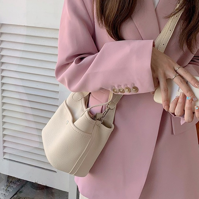 エレガントな女性向け新作高級デザイナーズハンドバッグ、レディ - Luxury Bags That Are Affordable のレビューと価格