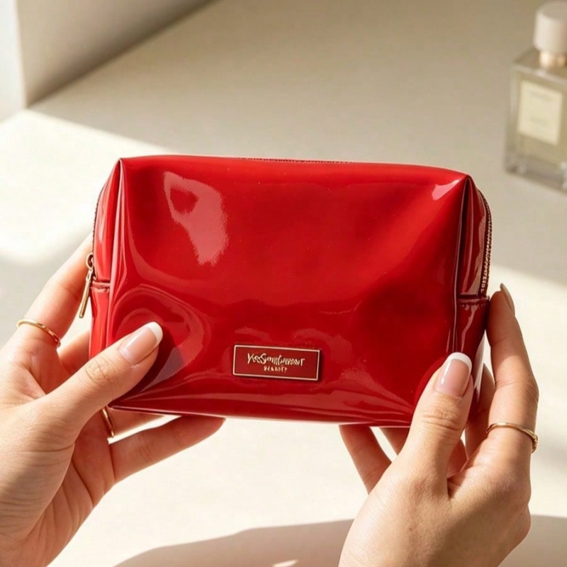 YSL BEAUTE レッドフェイクレザーメイクアップバッグ - Luxury Bags With Zipper のレビューと価格