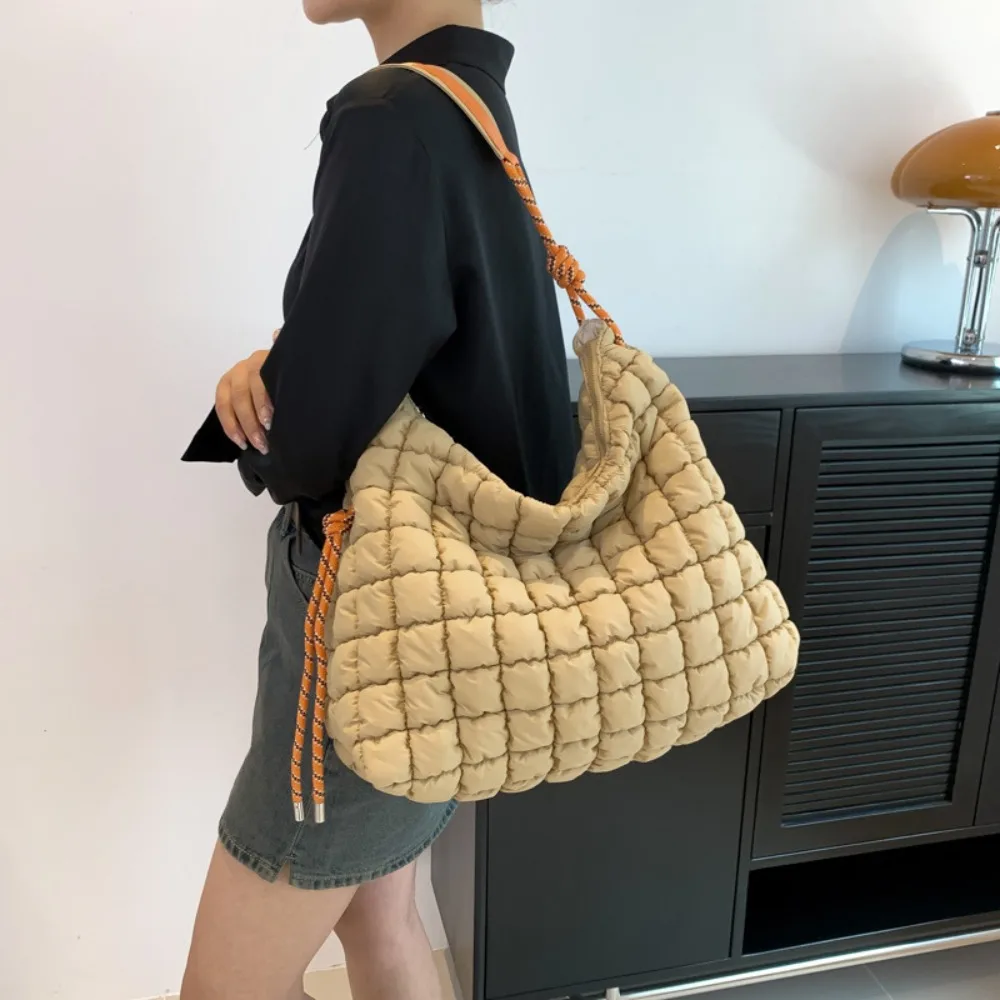 ビーガンダウンプリーツショルダーバッグ女性の高級ファッション - Luxury Bags That Are Vegan のレビューと価格