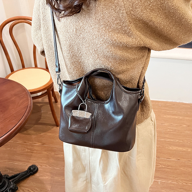高品質人気販売中卸売ニッチデザインレトロファッション脇下クロ - Luxury Bags In China Wholesale のレビューと価格