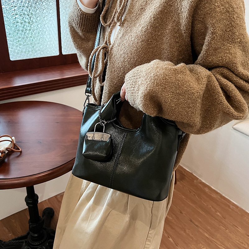 高品質人気販売中卸売ニッチデザインレトロファッション脇下クロ - Luxury Bags In China Wholesale のレビューと価格