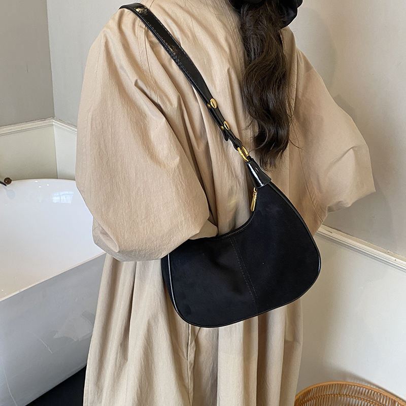 左側女性スモールスエードショルダーバッグ 2025 冬レトロ - Luxury Bags Trend 2025 のレビューと価格